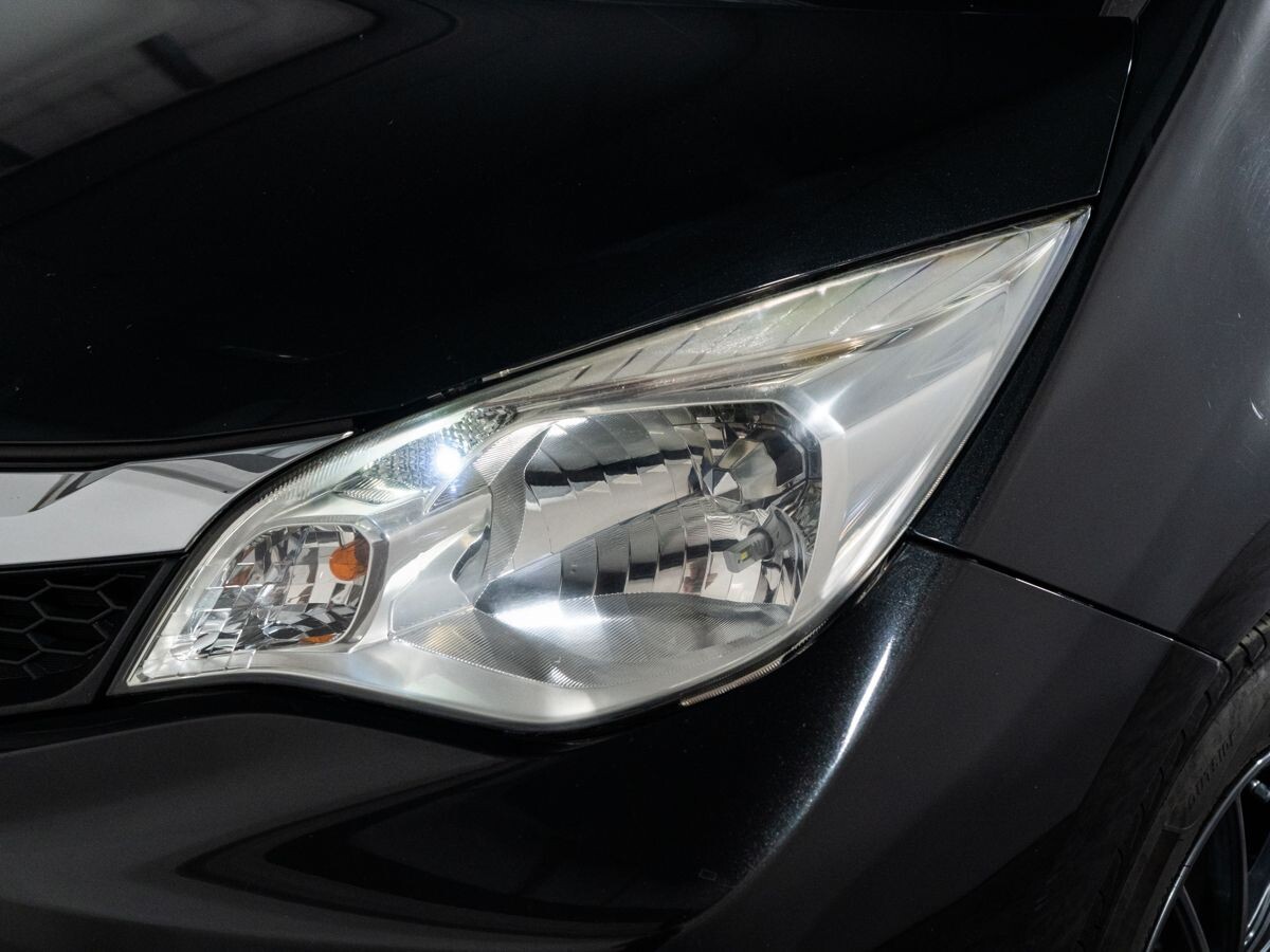 Subaru Trezia 2011 - фото автомобиля