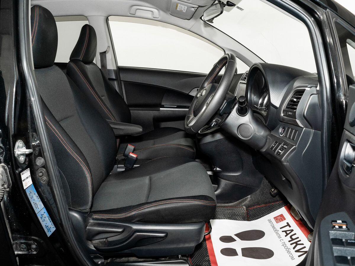 Subaru Trezia 2011 - фото автомобиля
