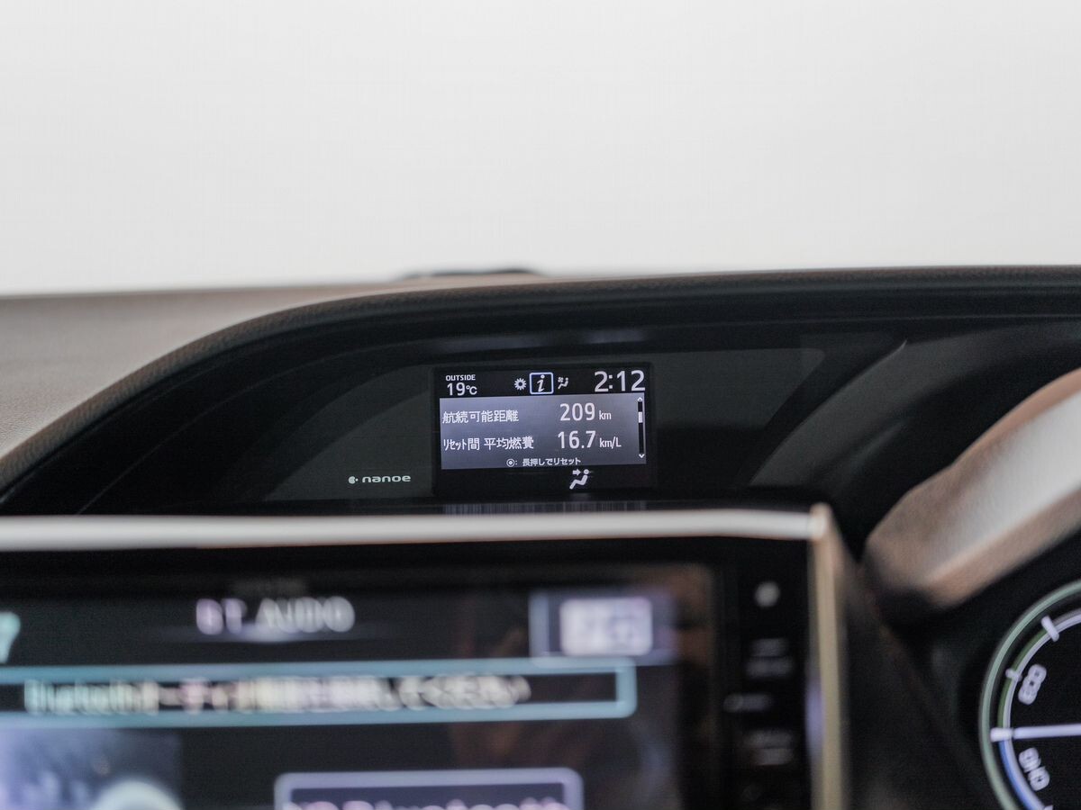 Toyota Esquire 2014 - фото автомобиля