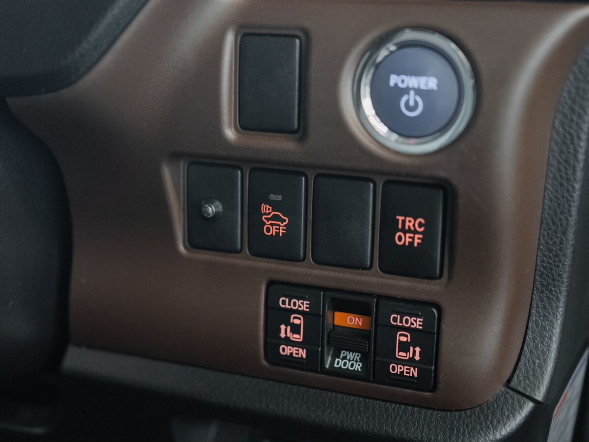Toyota Esquire 2014 - фото автомобиля