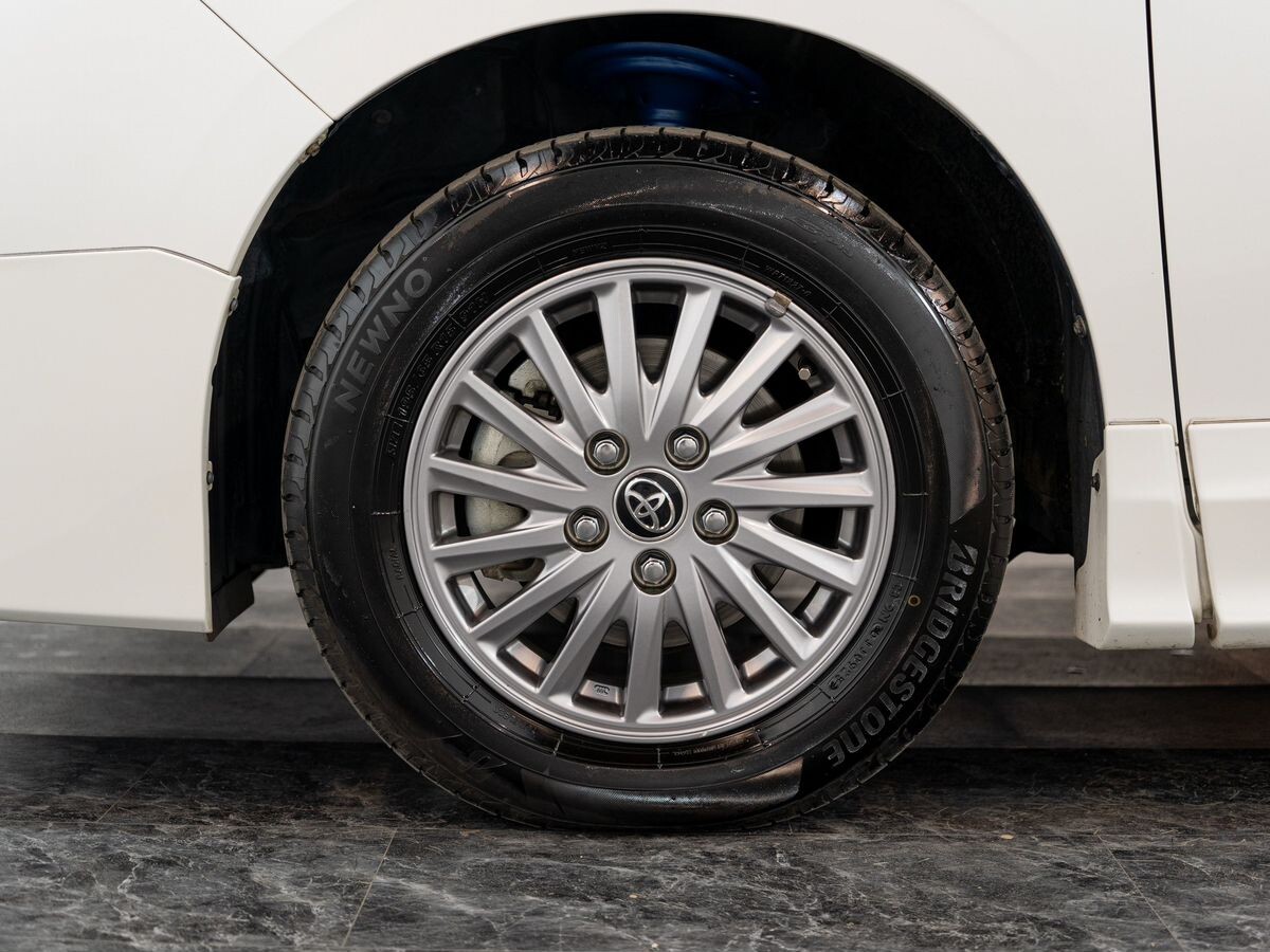 Toyota Esquire 2014 - фото автомобиля