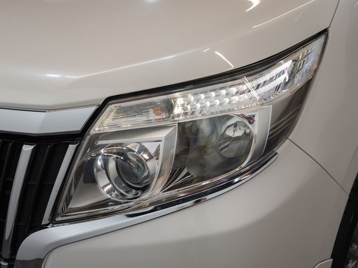Toyota Esquire 2014 - фото автомобиля
