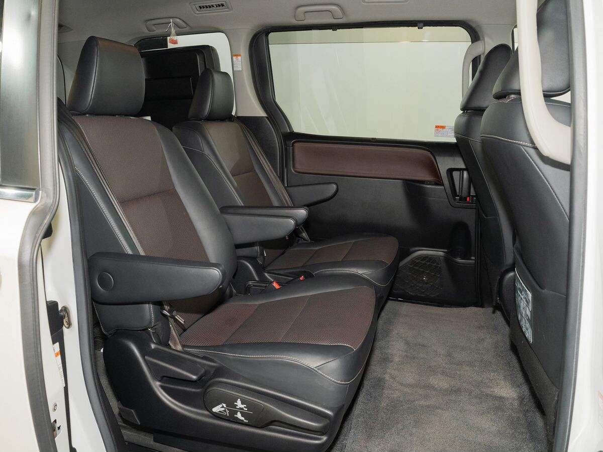 Toyota Esquire 2014 - фото автомобиля