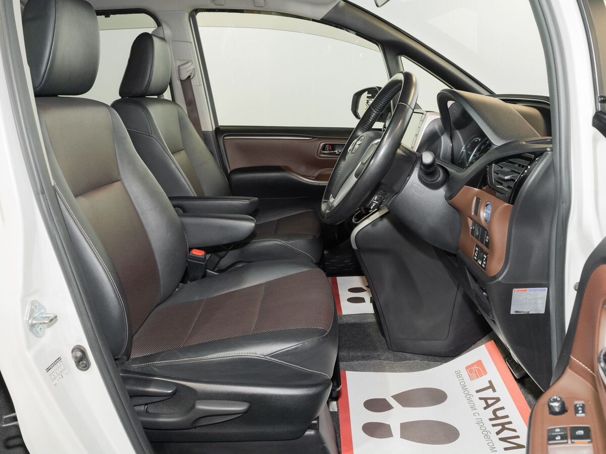 Toyota Esquire 2014 - фото автомобиля