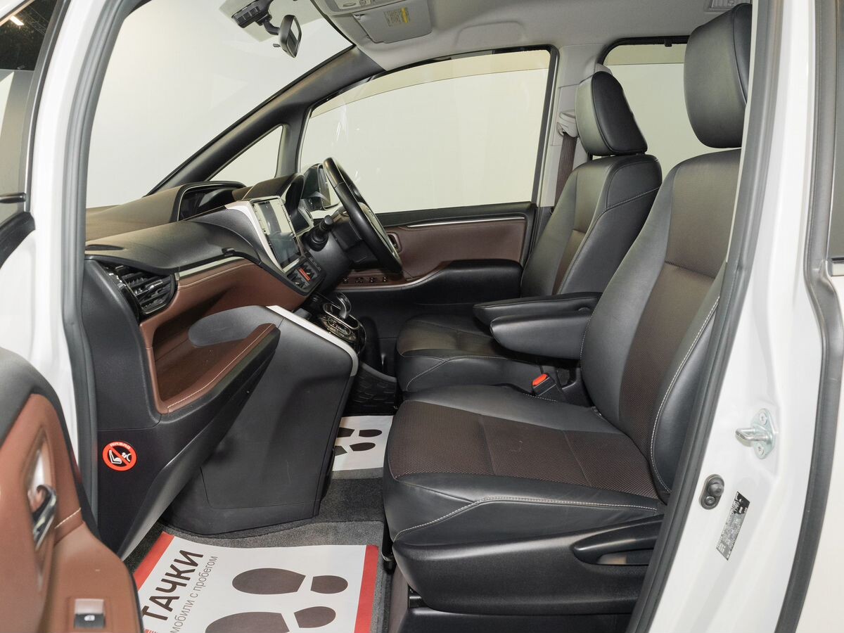 Toyota Esquire 2014 - фото автомобиля