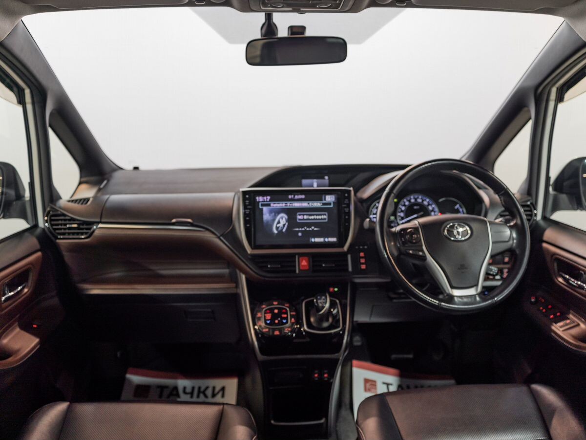 Toyota Esquire 2014 - фото автомобиля