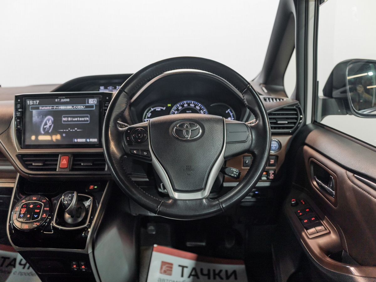 Toyota Esquire 2014 - фото автомобиля