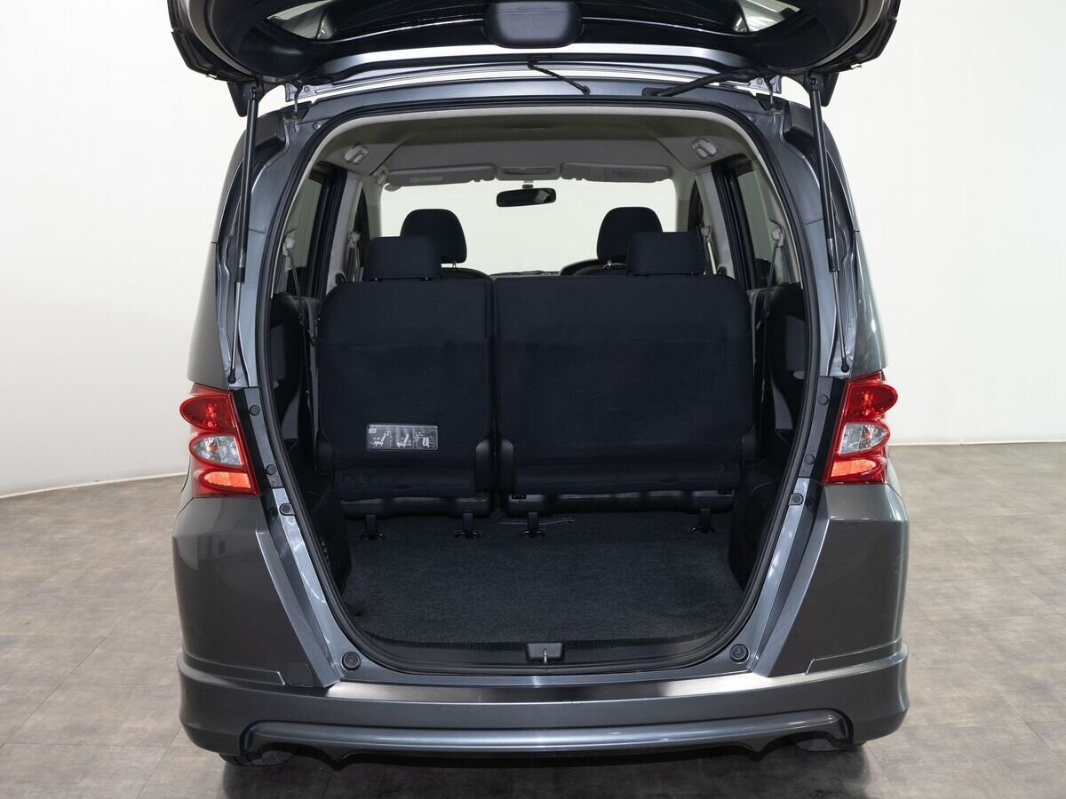 Honda Freed 2010 - фото автомобиля