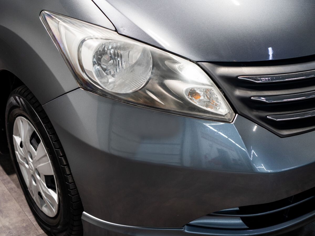 Honda Freed 2010 - фото автомобиля