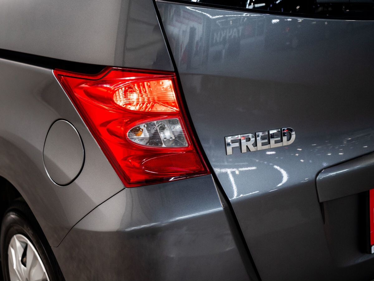 Honda Freed 2010 - фото автомобиля