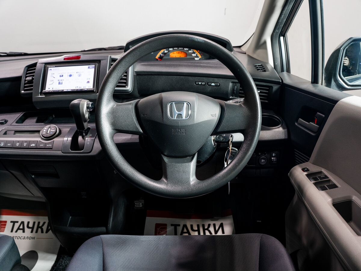 Honda Freed 2010 - фото автомобиля