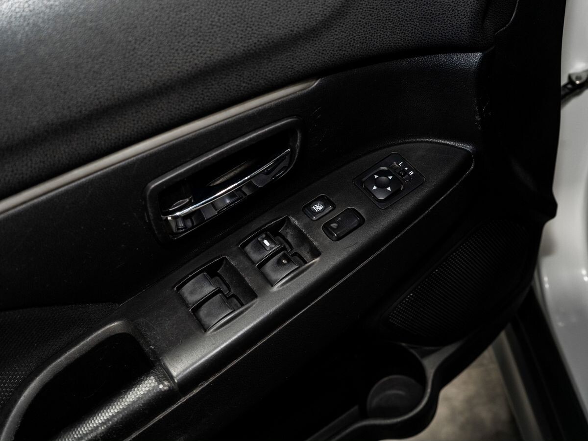 Mitsubishi ASX 2010 - фото автомобиля