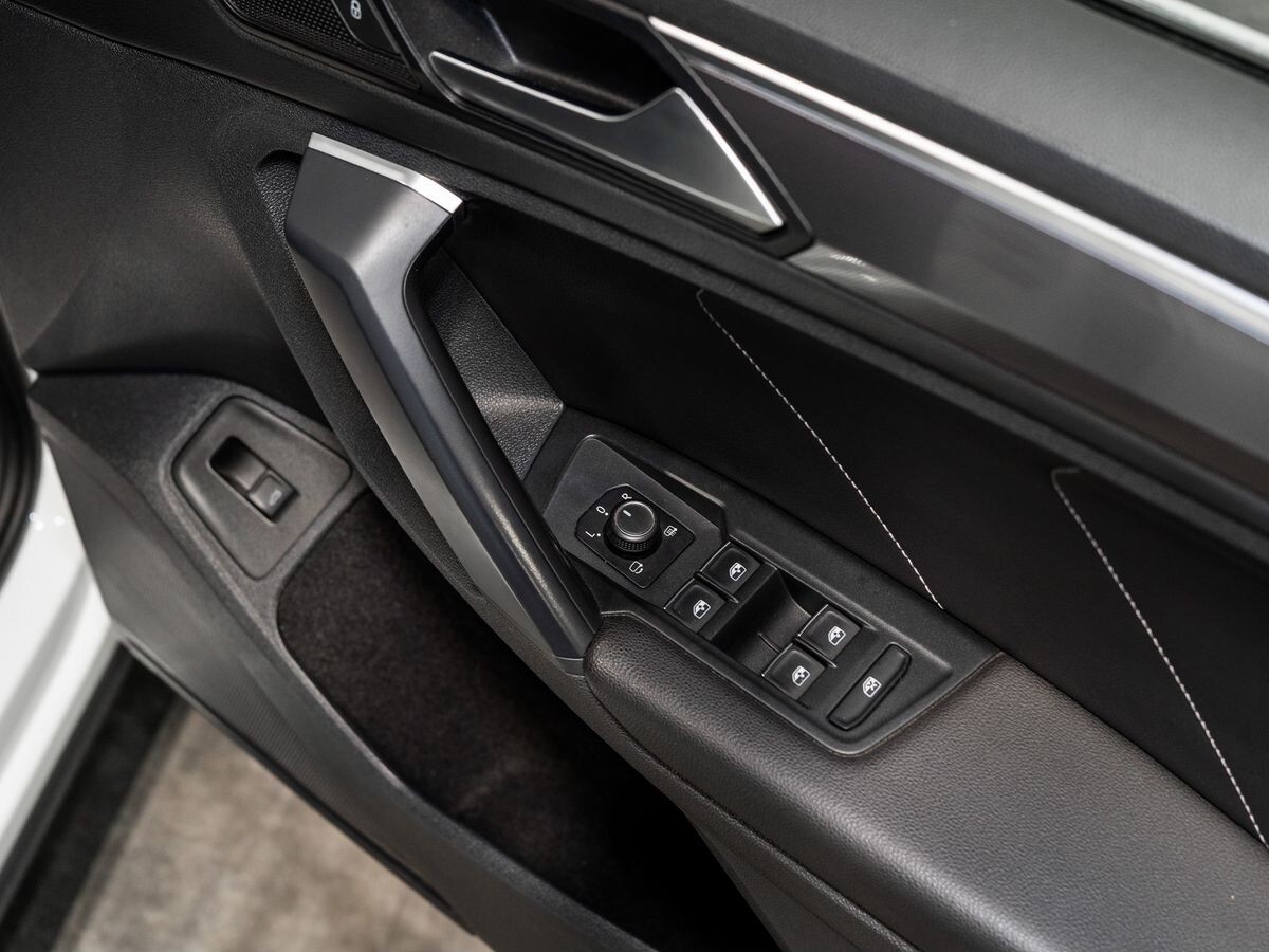 Volkswagen Tiguan 2019 - фото автомобиля