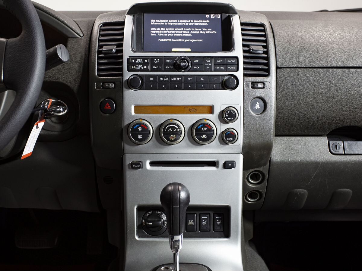 Nissan Pathfinder 2006 - фото автомобиля