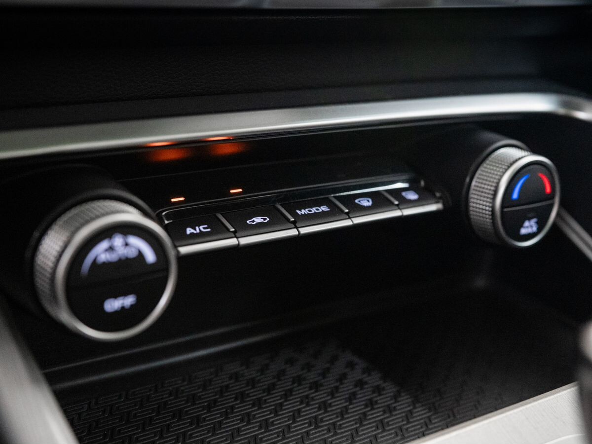 Geely Coolray 2022 - фото автомобиля