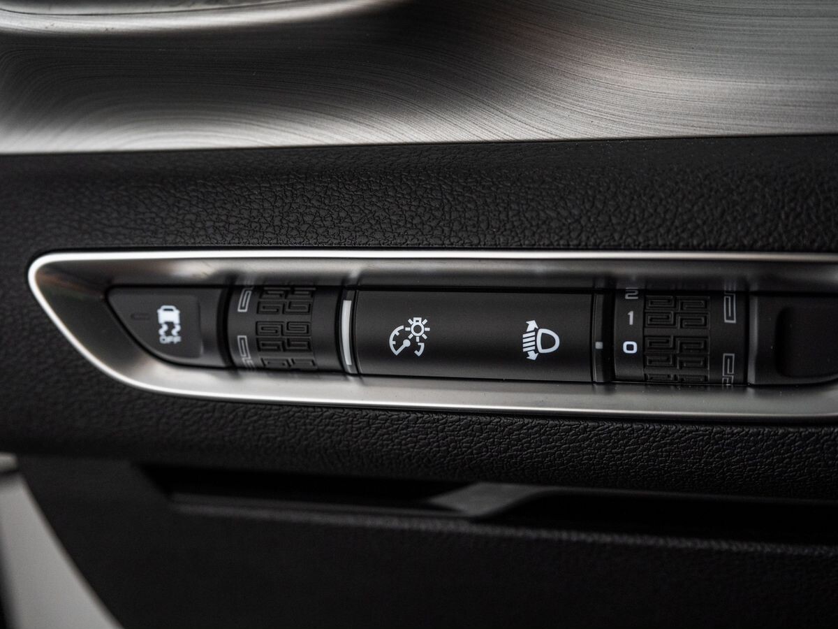 Geely Coolray 2022 - фото автомобиля
