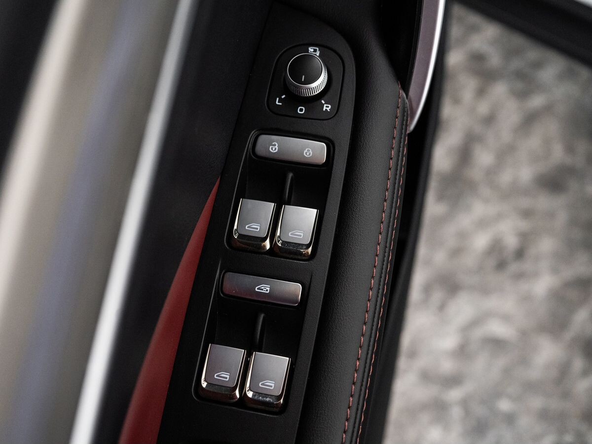 Geely Coolray 2022 - фото автомобиля