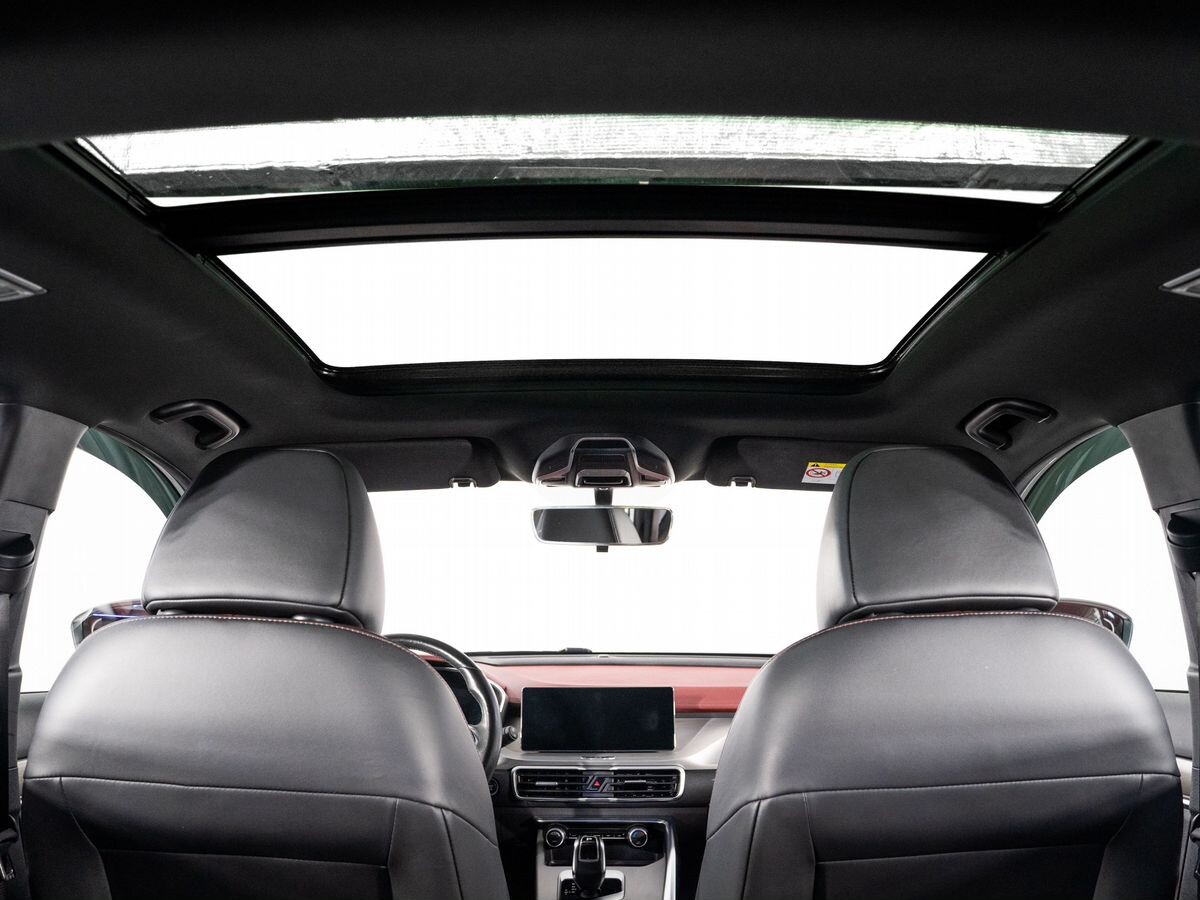 Geely Coolray 2022 - фото автомобиля