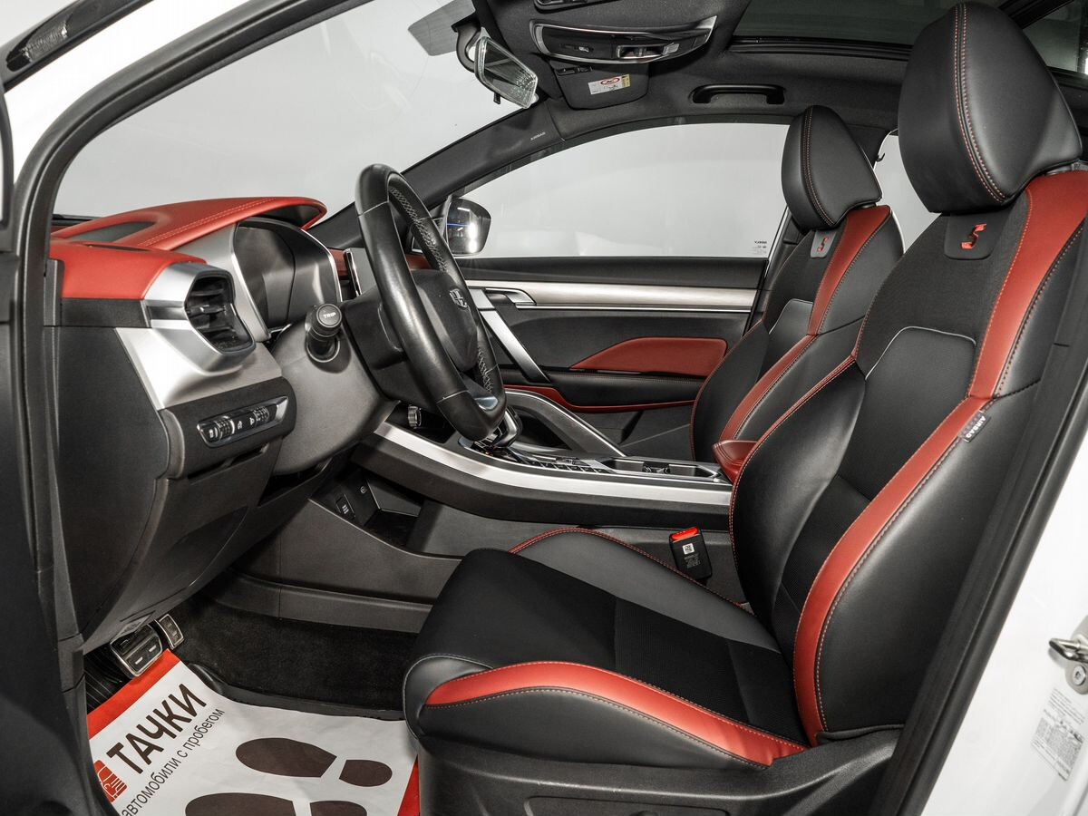 Geely Coolray 2022 - фото автомобиля