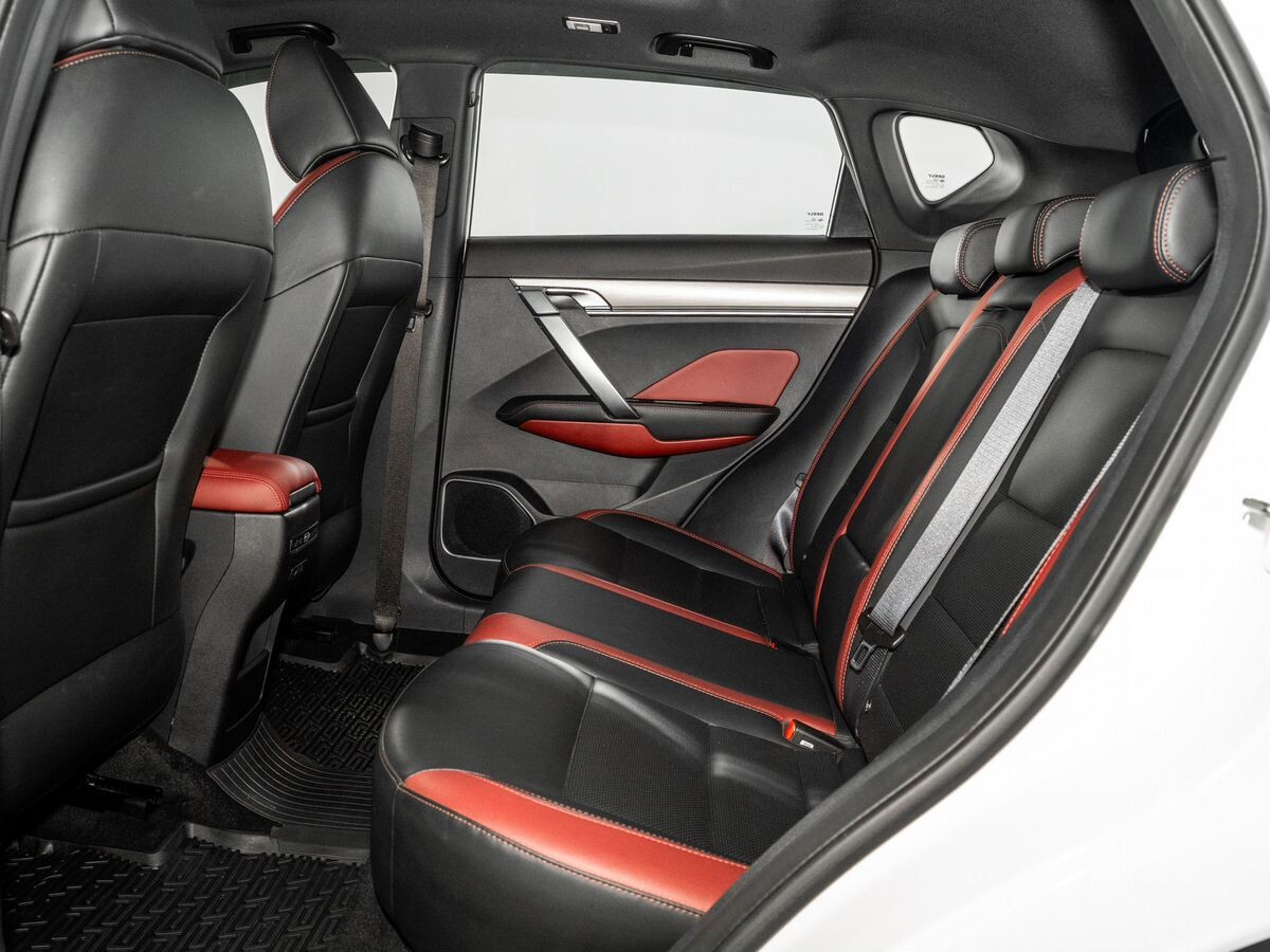 Geely Coolray 2022 - фото автомобиля