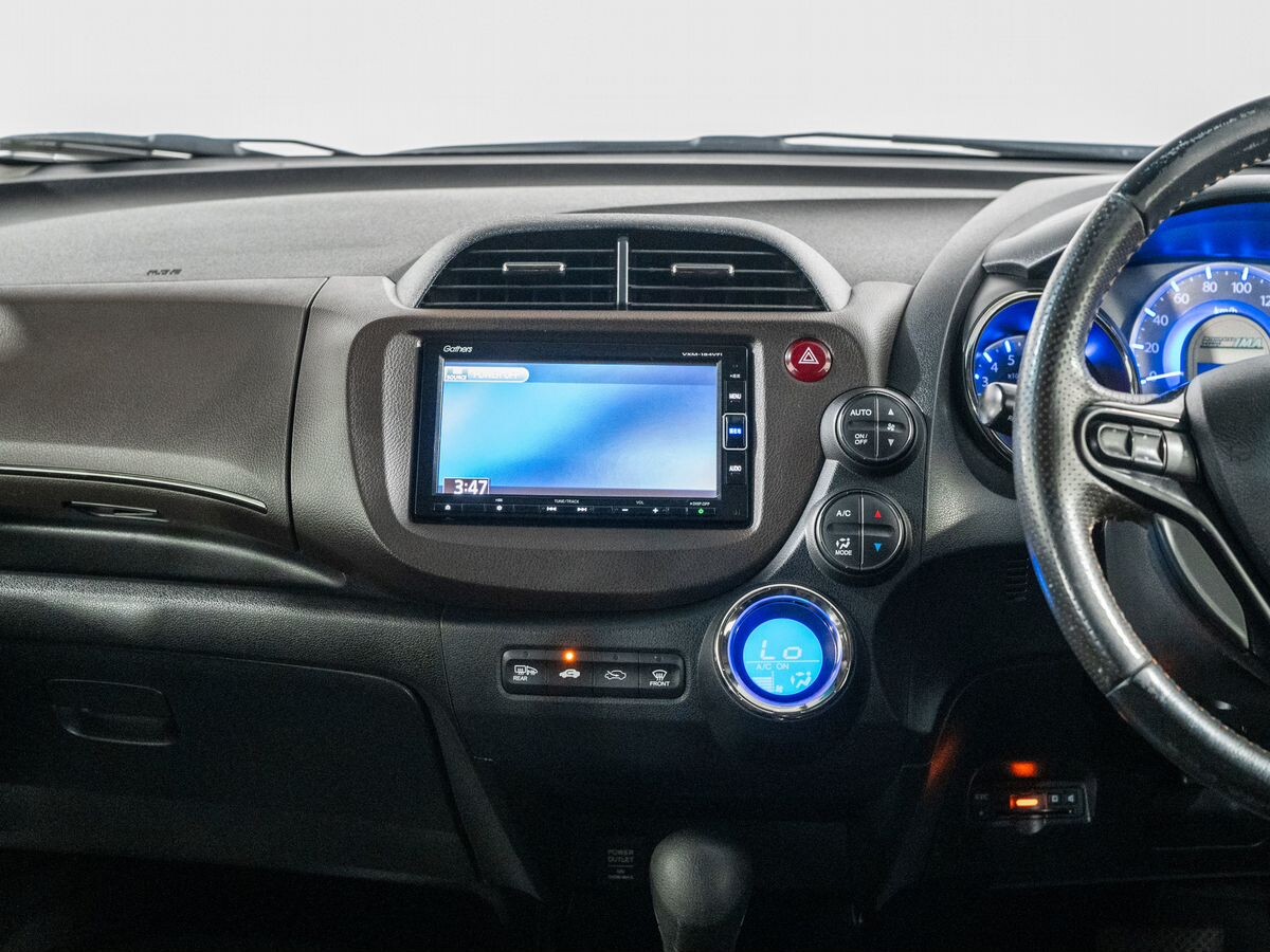 Honda Fit Shuttle 2012 - фото автомобиля