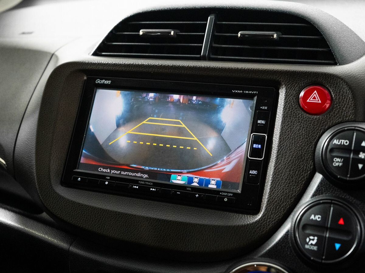 Honda Fit Shuttle 2012 - фото автомобиля