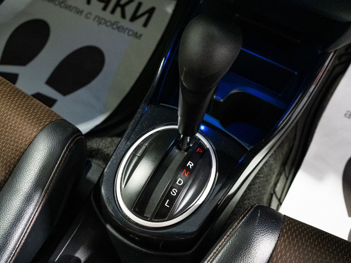 Honda Fit Shuttle 2012 - фото автомобиля