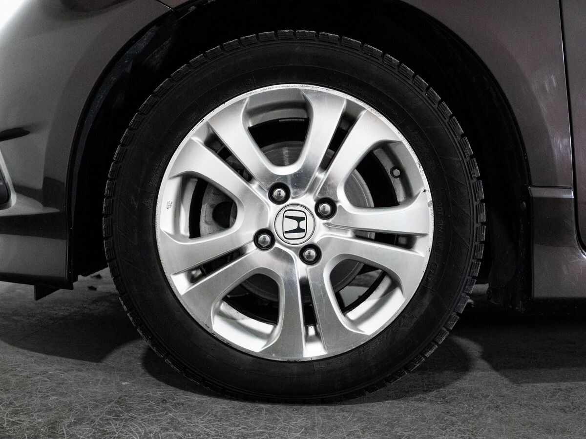 Honda Fit Shuttle 2012 - фото автомобиля