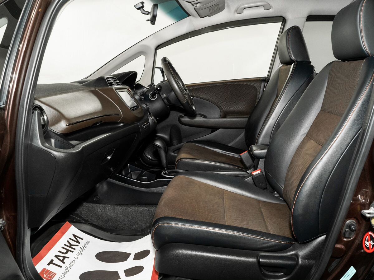 Honda Fit Shuttle 2012 - фото автомобиля