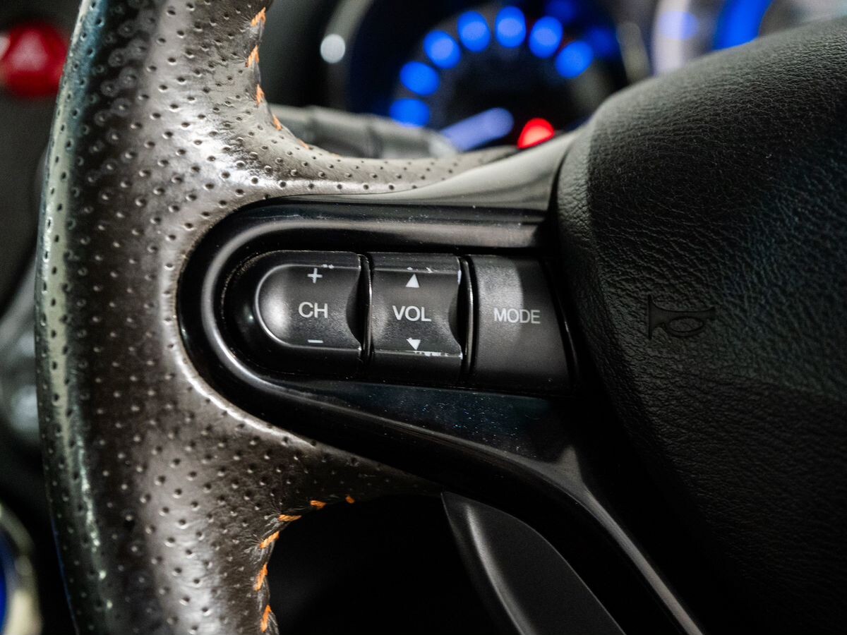 Honda Fit Shuttle 2012 - фото автомобиля