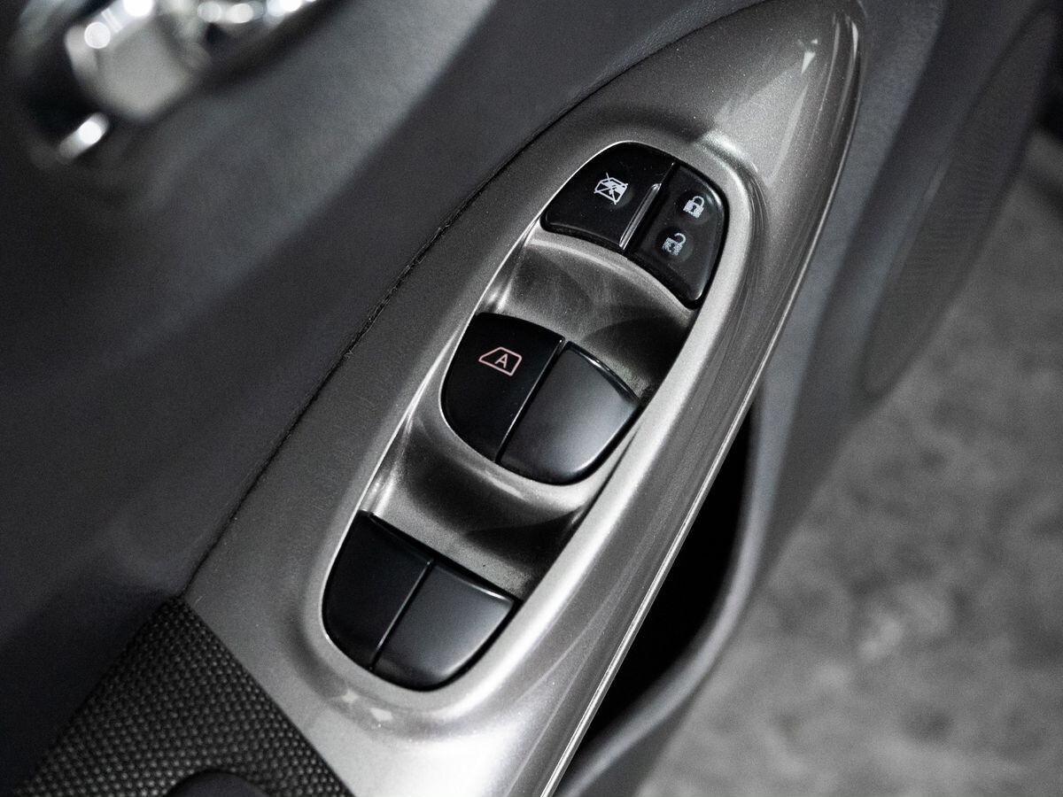 Nissan Juke 2012 - фото автомобиля
