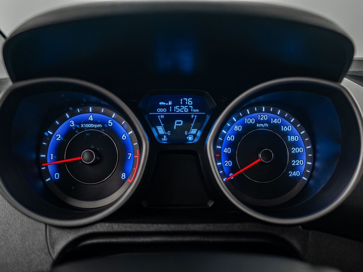 Hyundai Avante 2011 - фото автомобиля
