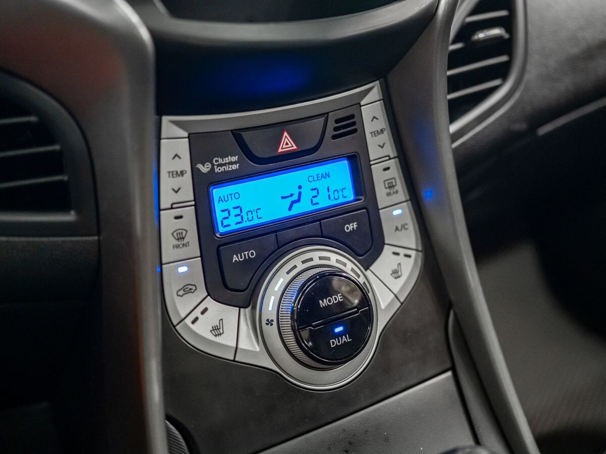 Hyundai Avante 2011 - фото автомобиля