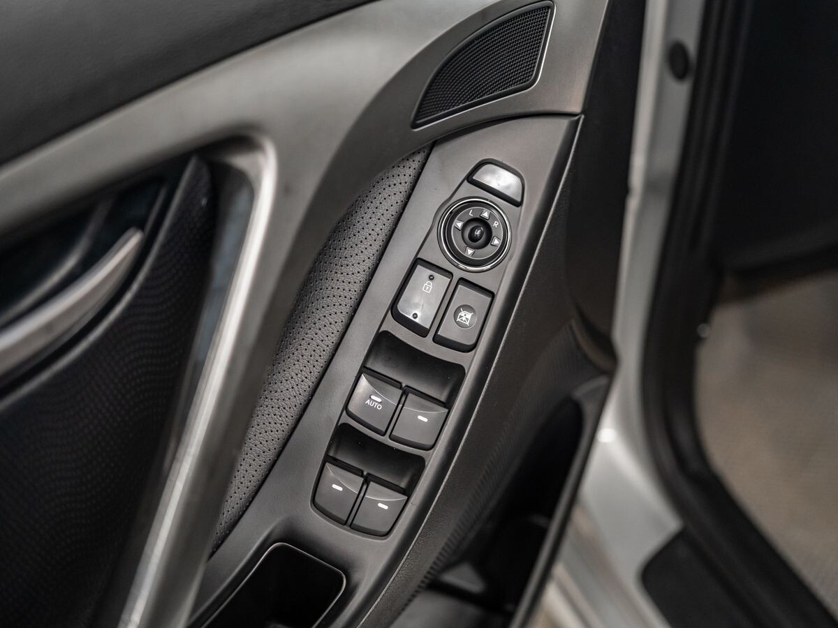 Hyundai Avante 2011 - фото автомобиля