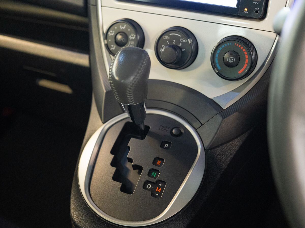Toyota Ractis 2012 - фото автомобиля