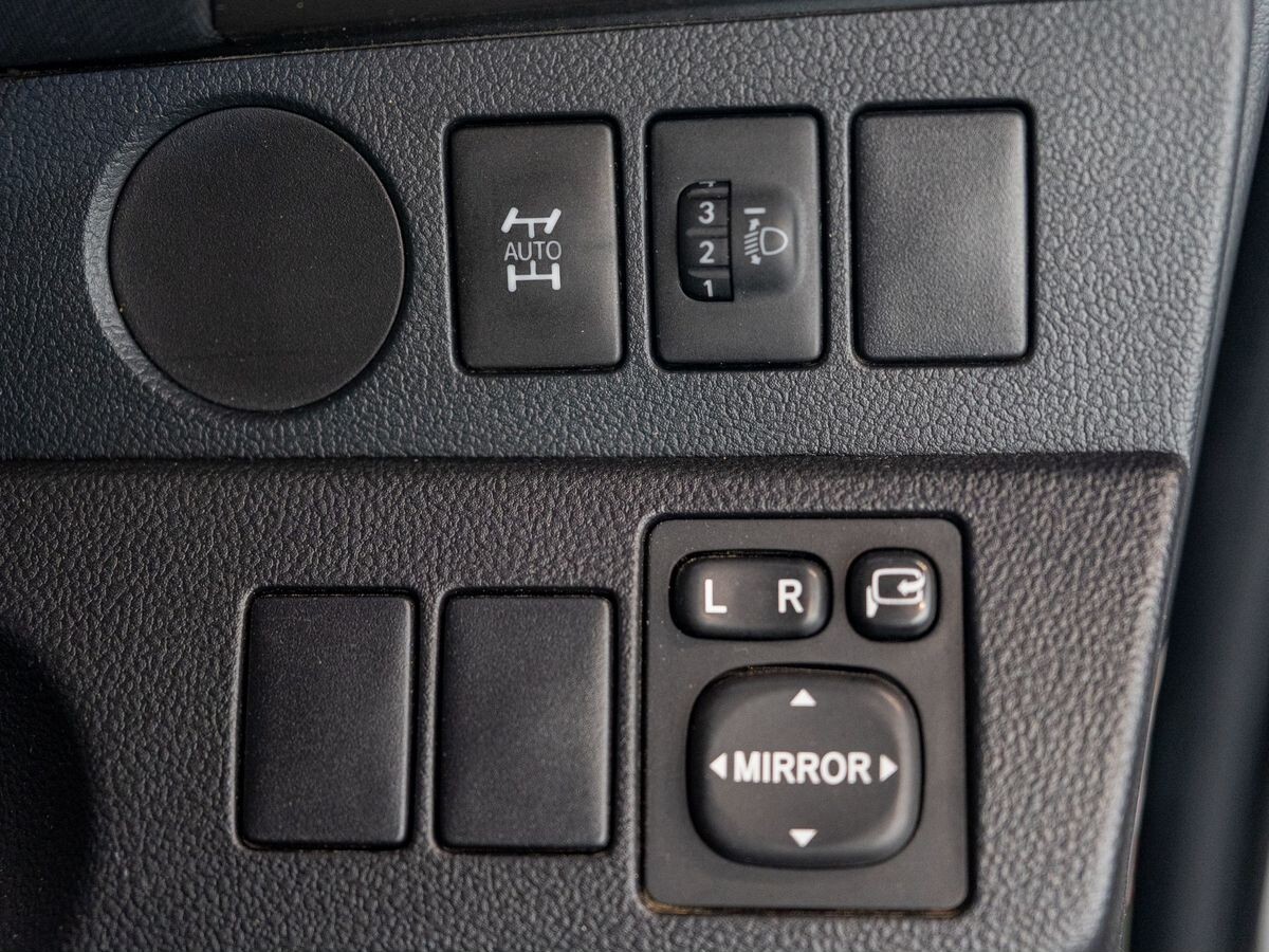 Toyota Ractis 2012 - фото автомобиля