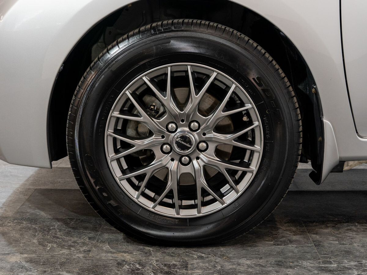 Toyota Ractis 2012 - фото автомобиля