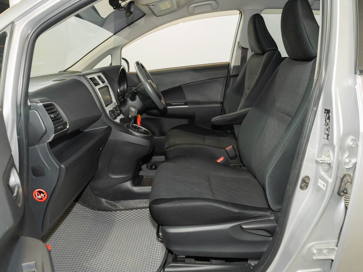 Toyota Ractis 2012 - фото автомобиля