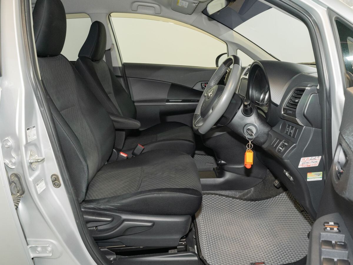 Toyota Ractis 2012 - фото автомобиля
