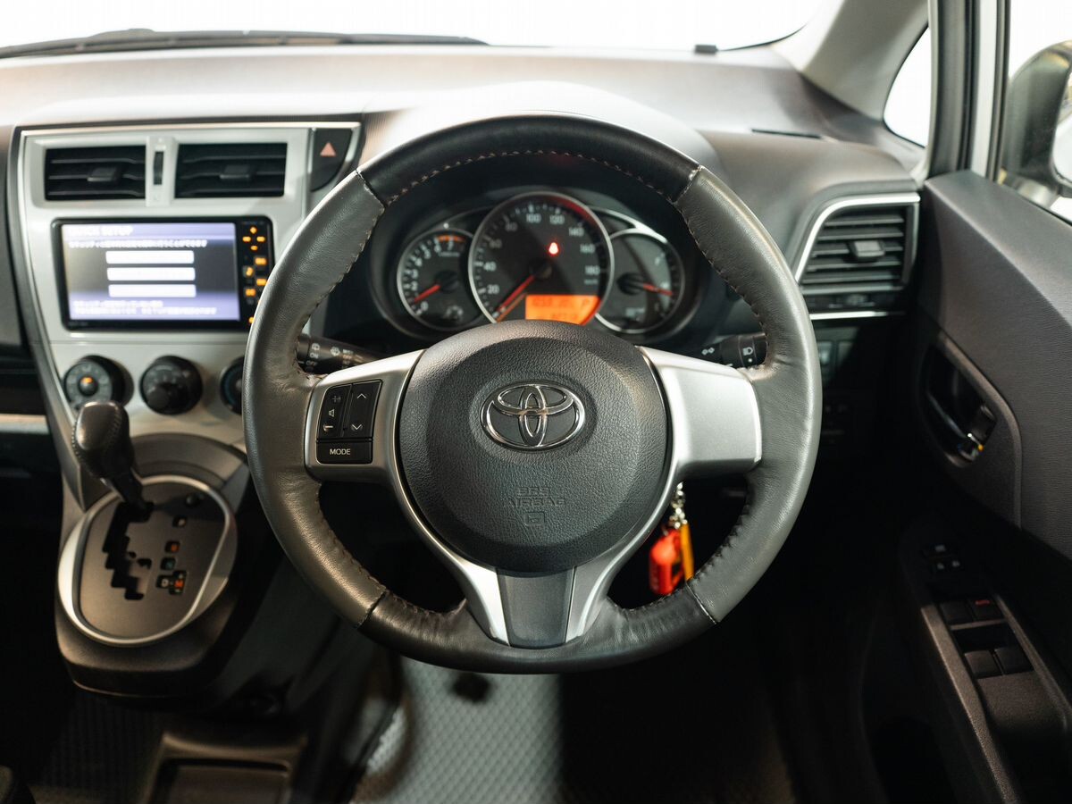 Toyota Ractis 2012 - фото автомобиля