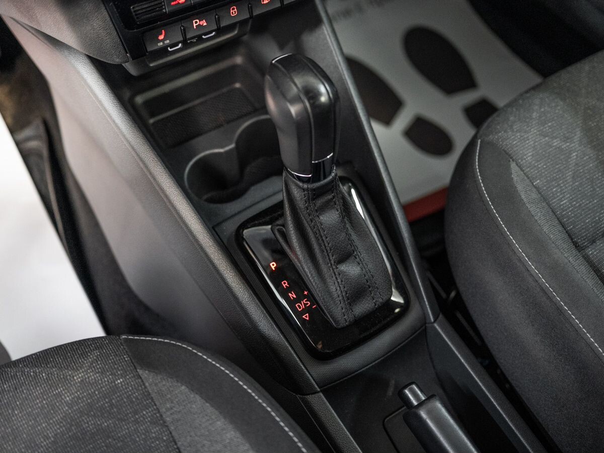 Volkswagen Polo 2022 - фото автомобиля