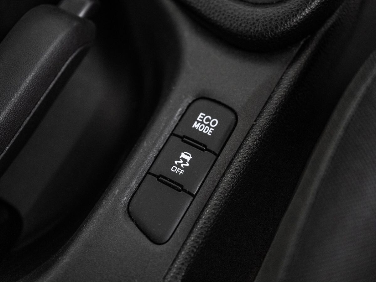 Toyota Yaris 2020 - фото автомобиля