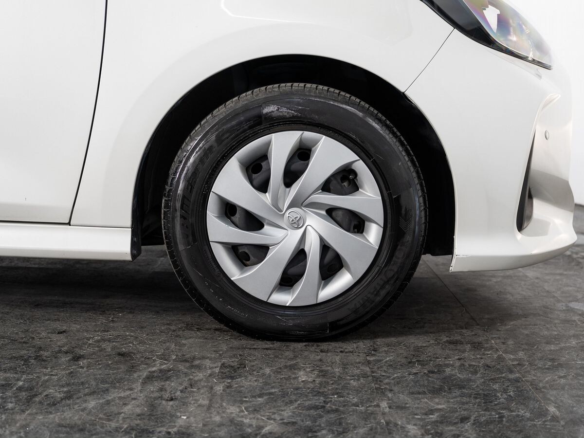 Toyota Yaris 2020 - фото автомобиля
