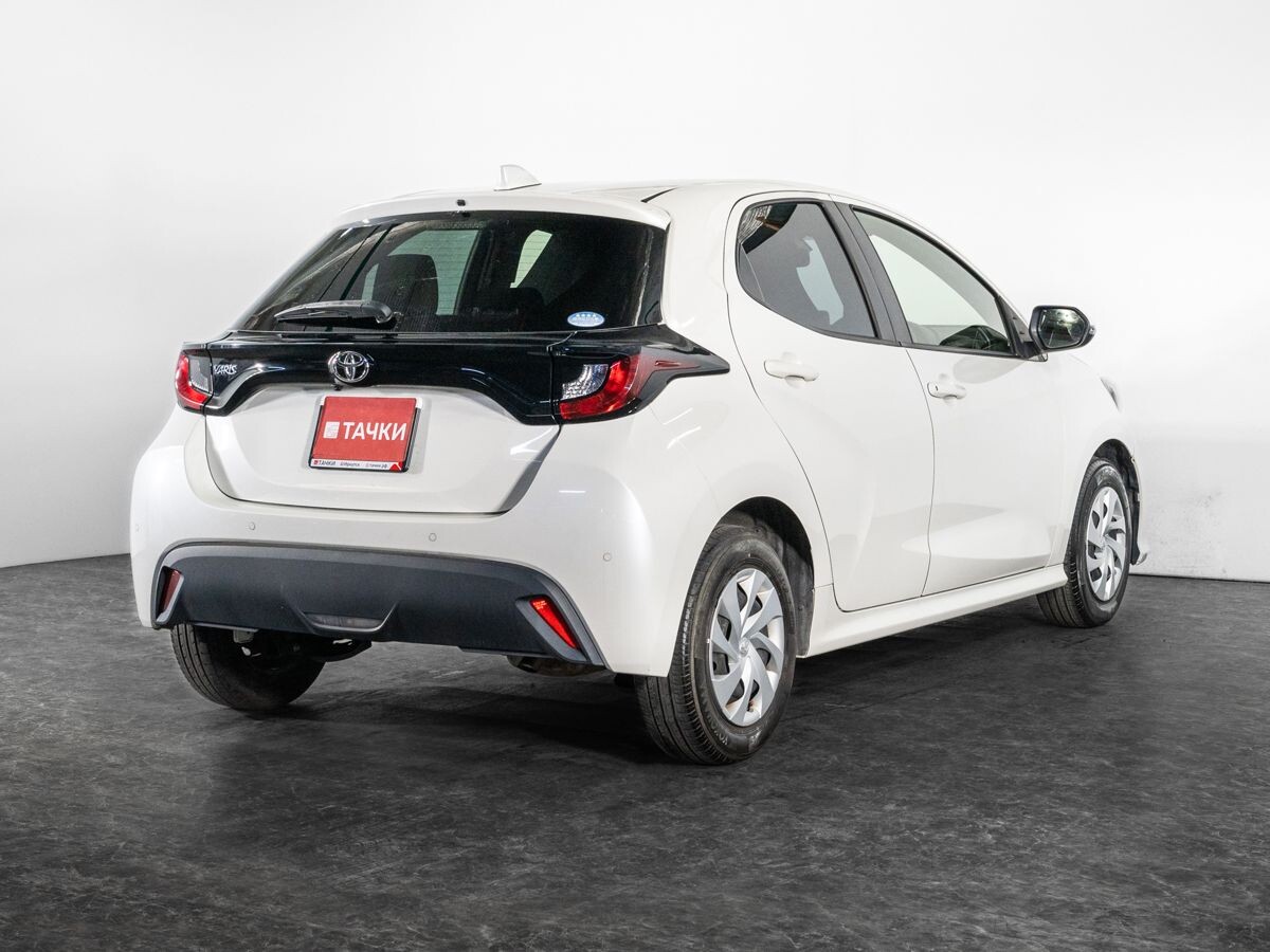 Toyota Yaris 2020 - фото автомобиля