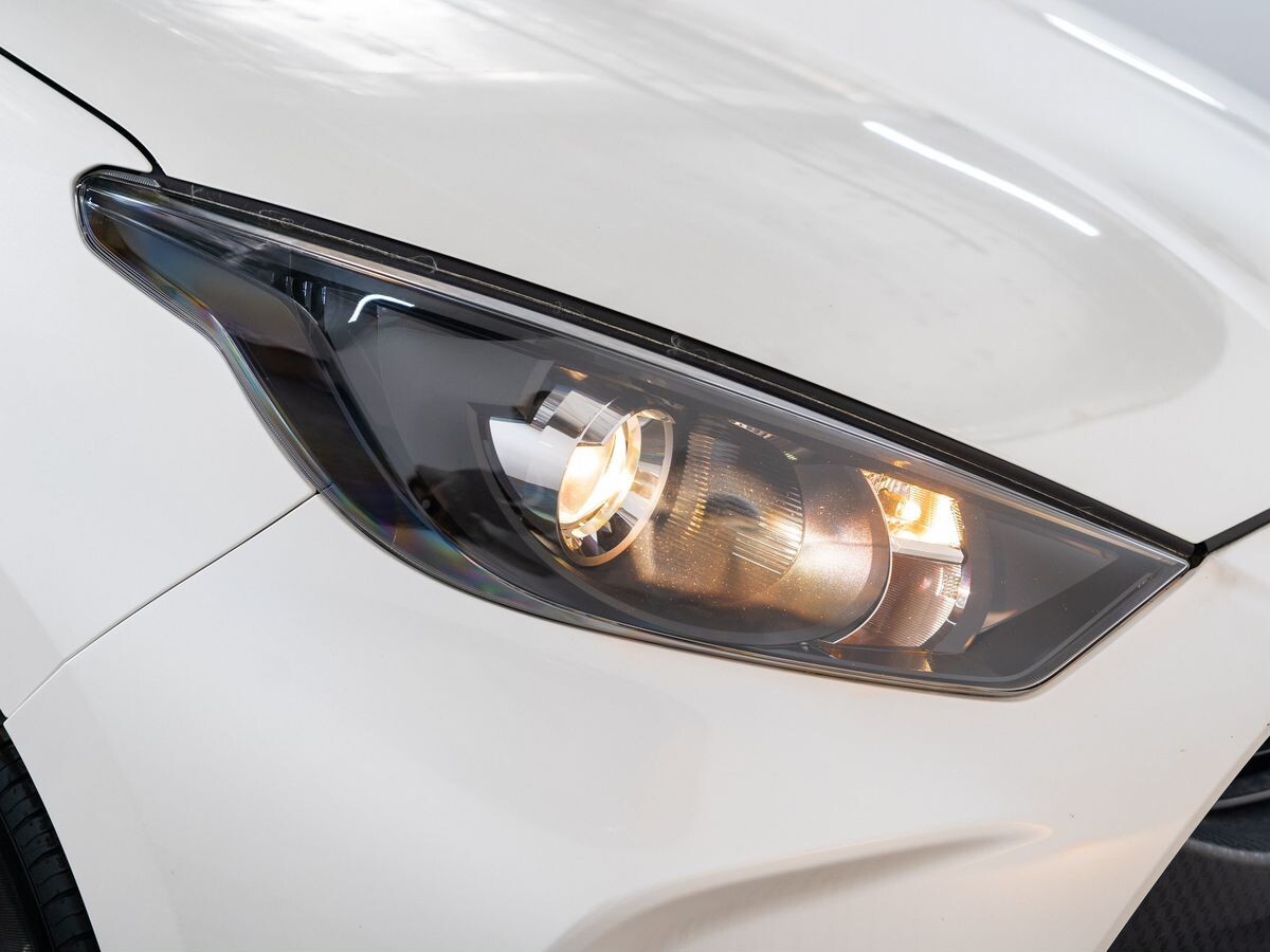 Toyota Yaris 2020 - фото автомобиля