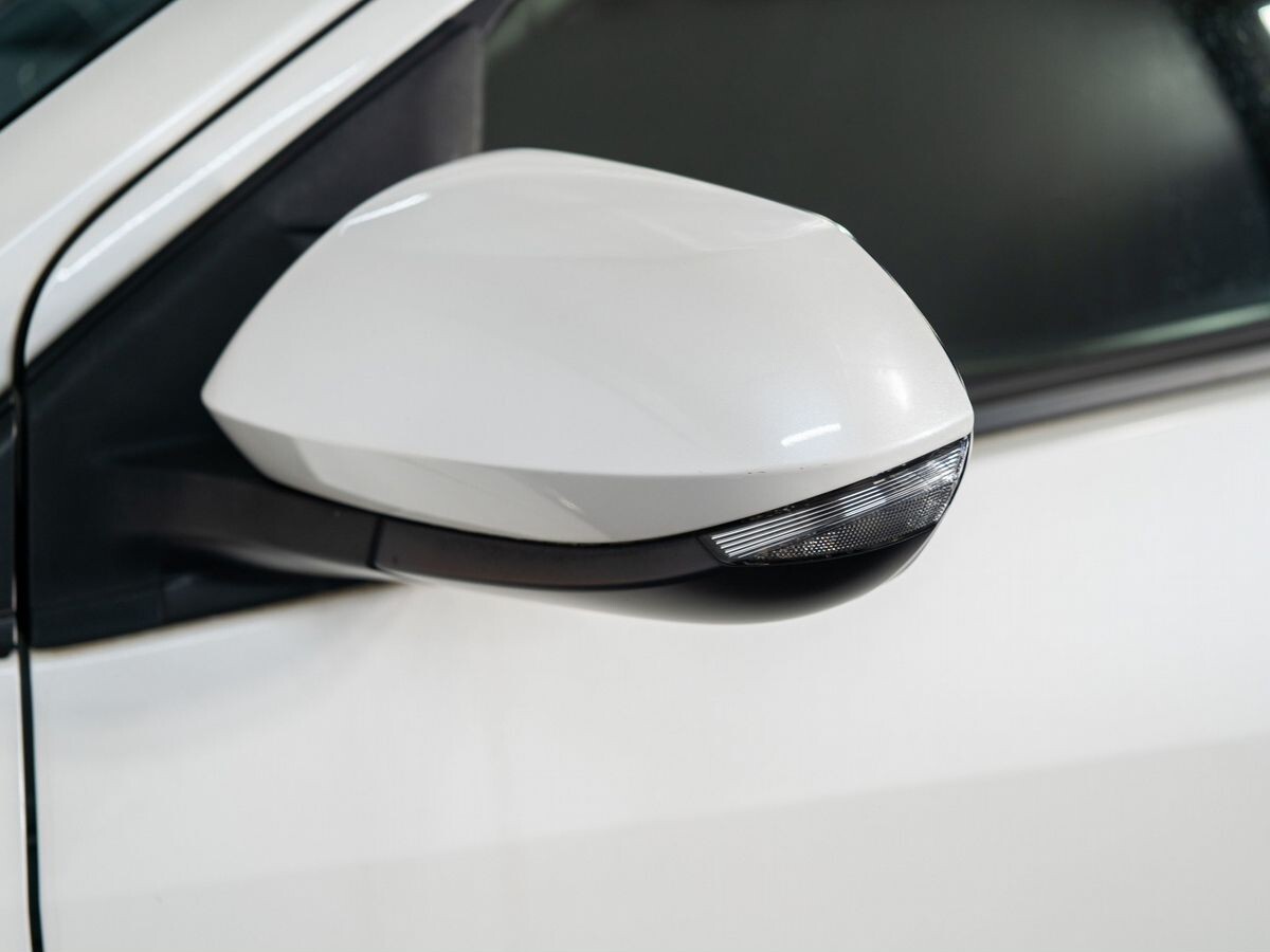 Toyota Yaris 2020 - фото автомобиля