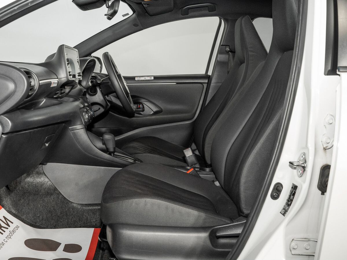 Toyota Yaris 2020 - фото автомобиля