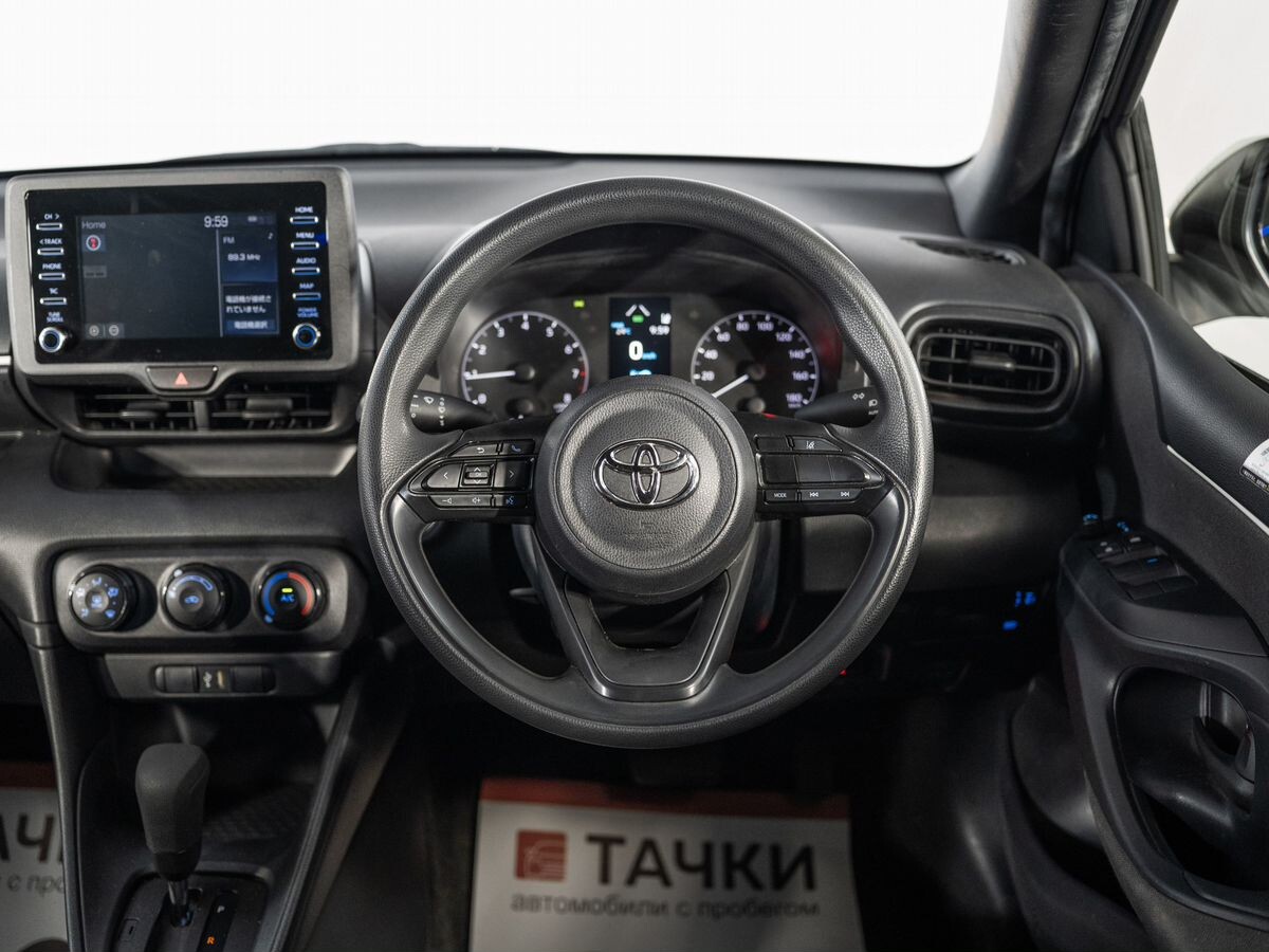 Toyota Yaris 2020 - фото автомобиля