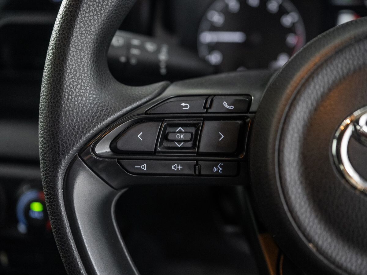 Toyota Yaris 2020 - фото автомобиля