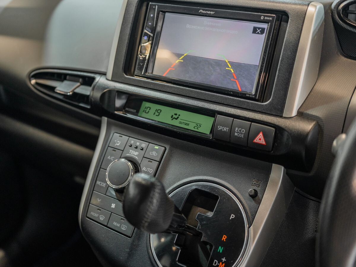Toyota Wish 2009 - фото автомобиля